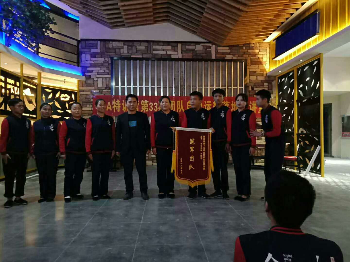 食话说辣平坝店团队