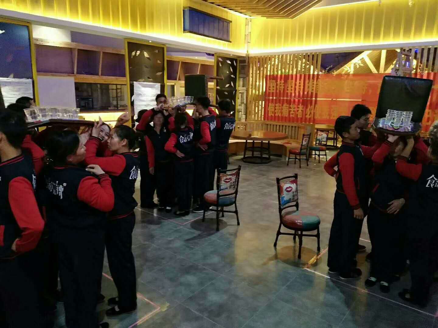 食话说辣平坝店就餐区域
